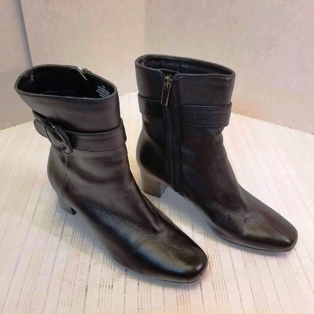 EUC. Bandolino Demelzaa Tall ankle boots 7W